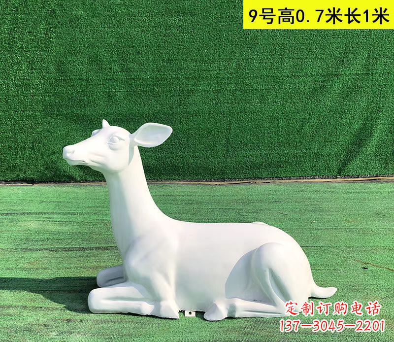 青海玻璃钢白色小鹿动物雕塑