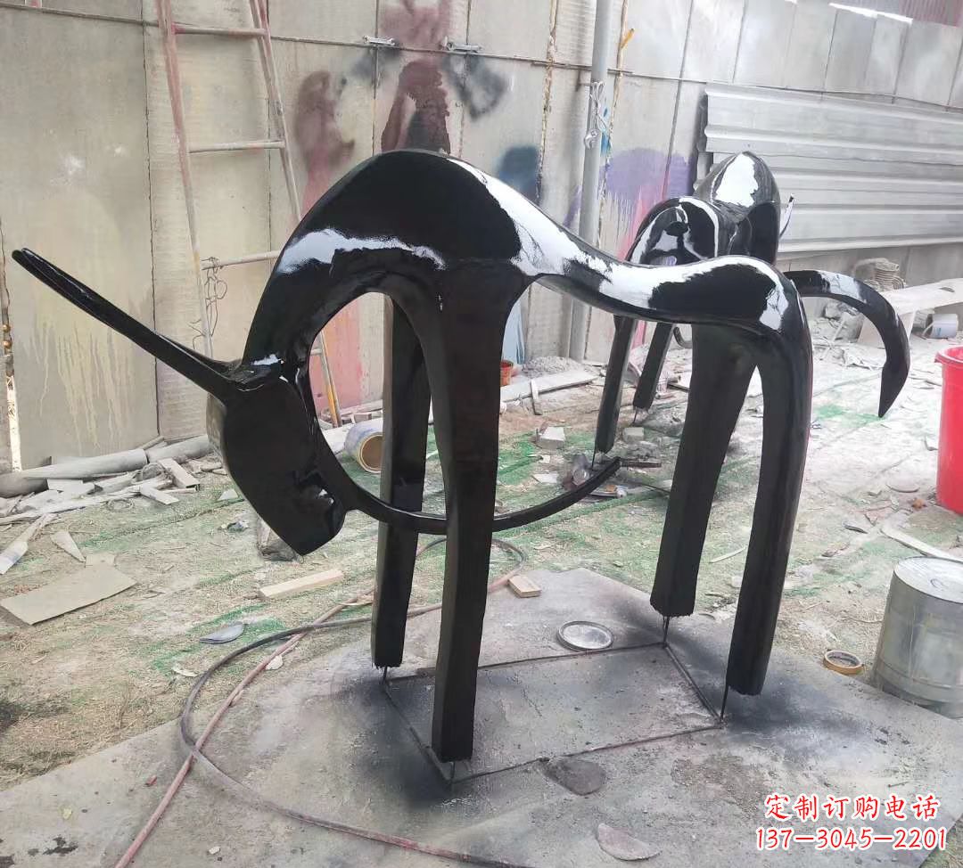 青海玻璃钢抽象小鹿雕塑别墅庭院景观摆件