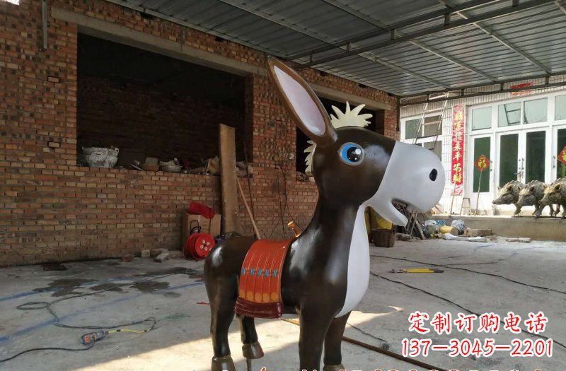 青海玻璃钢毛驴雕塑一种抒情的艺术形式