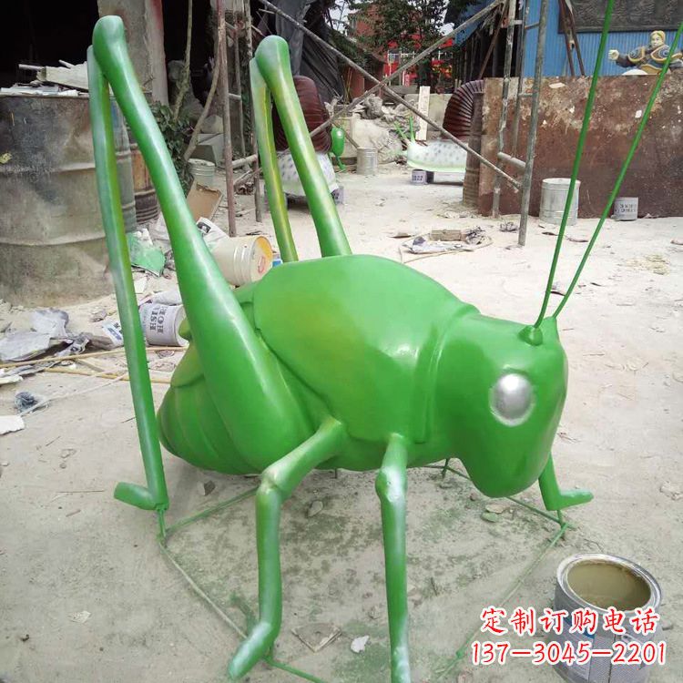青海玻璃钢蚂蚱蝗虫雕塑