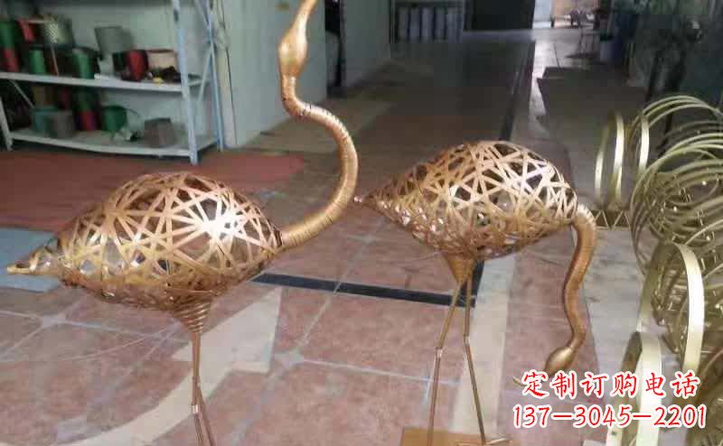 青海仙鹤雕塑以不锈钢编制而成