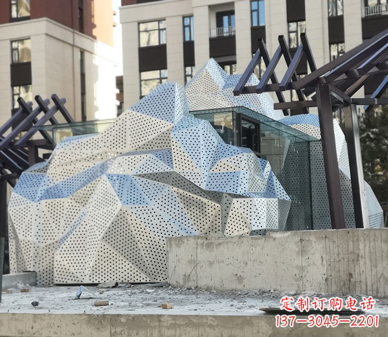 青海不锈钢假山雕塑给空间带来更多活力