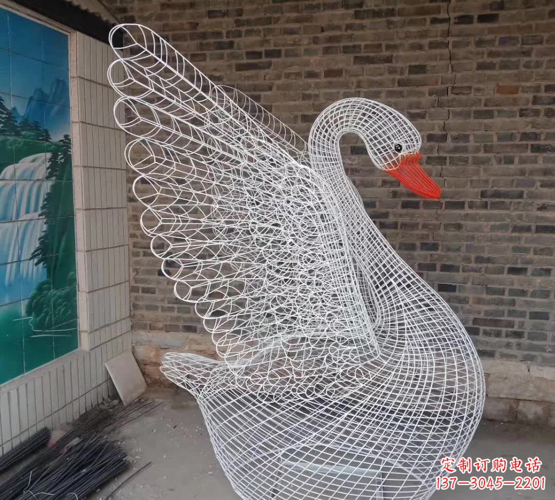 青海不锈钢制天鹅雕塑象征着和谐与美好