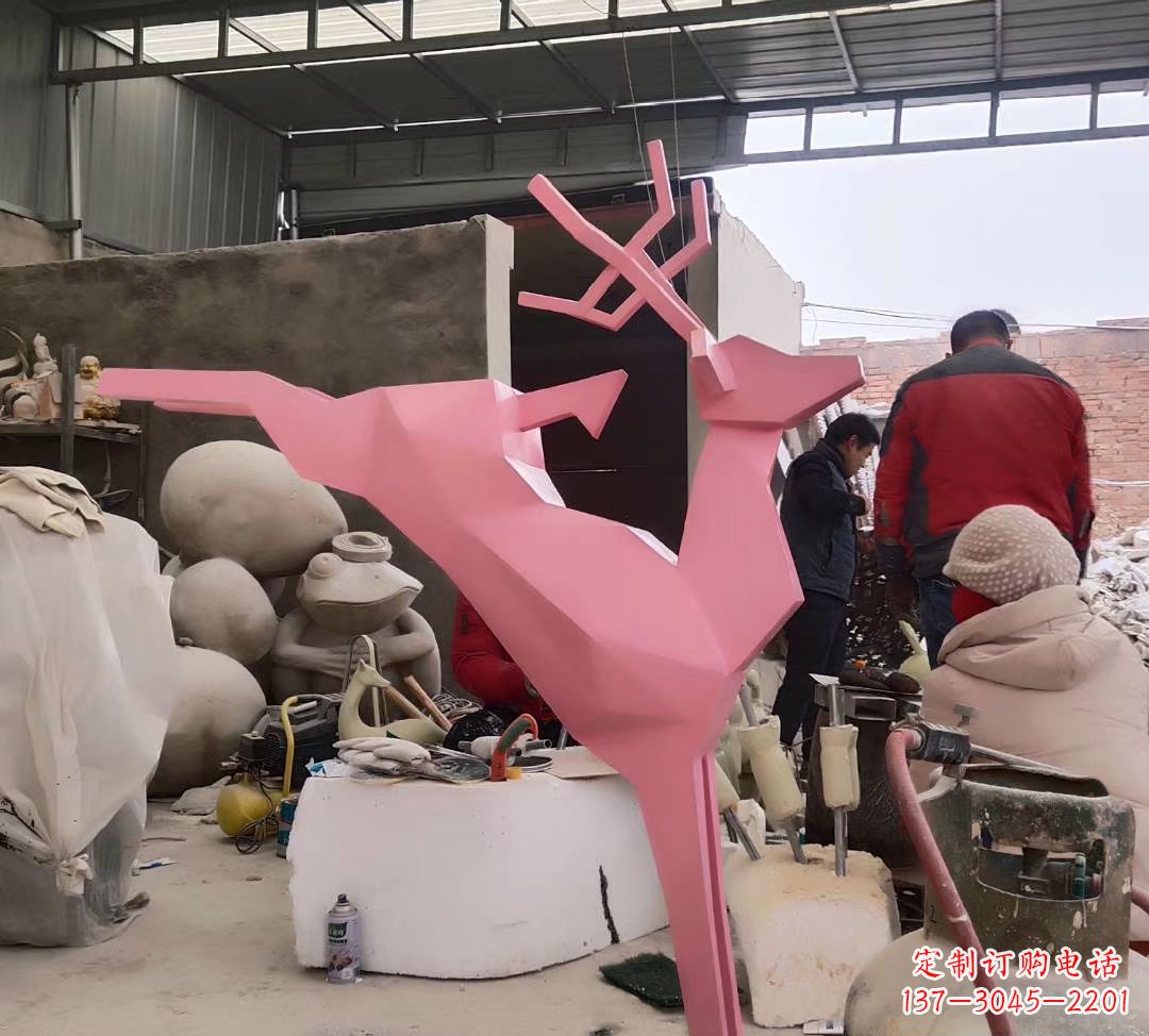 青海不锈钢彩绘小鹿雕塑艺术与美感的完美结合