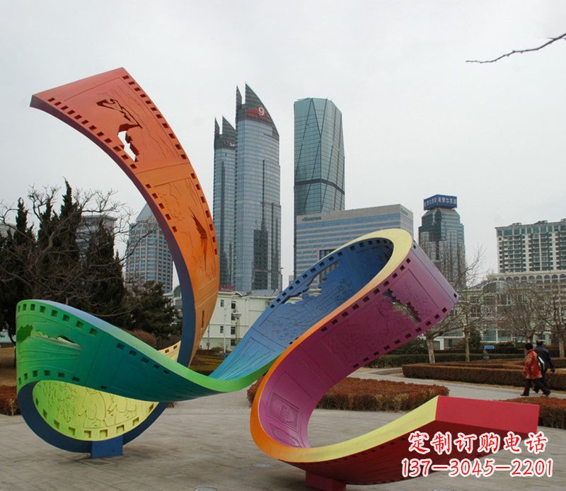 青海不锈钢彩色胶卷雕塑艺术的精美结合