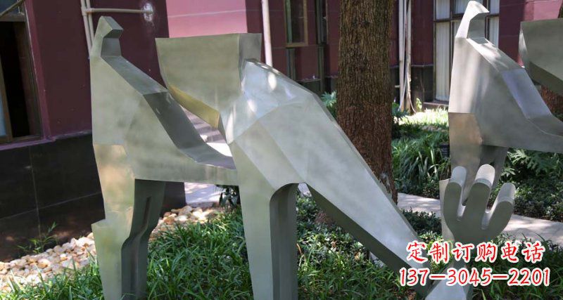 青海不锈钢抽象吃草的几何梅花鹿动物雕塑