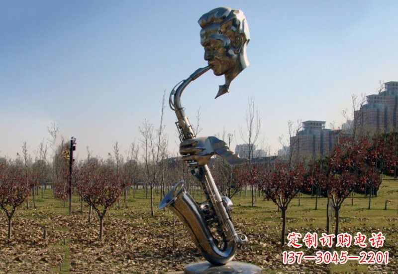 青海静谧而神秘的不锈钢萨克斯雕塑