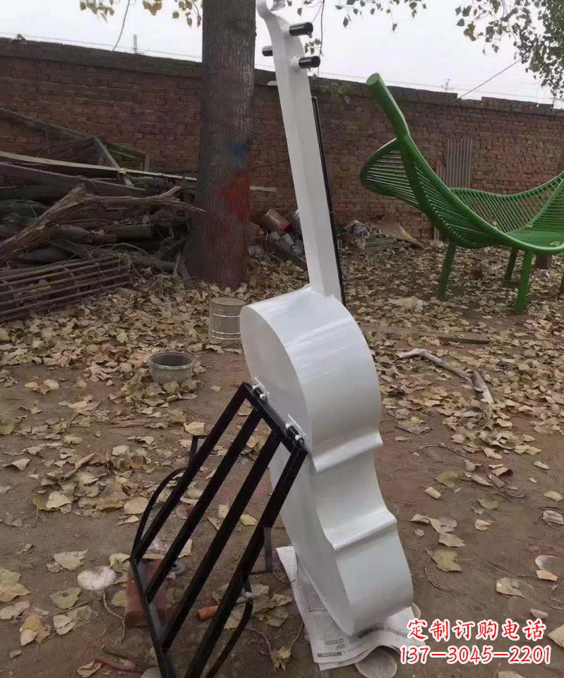 青海不锈钢大提琴雕塑——古典音乐的艺术表现