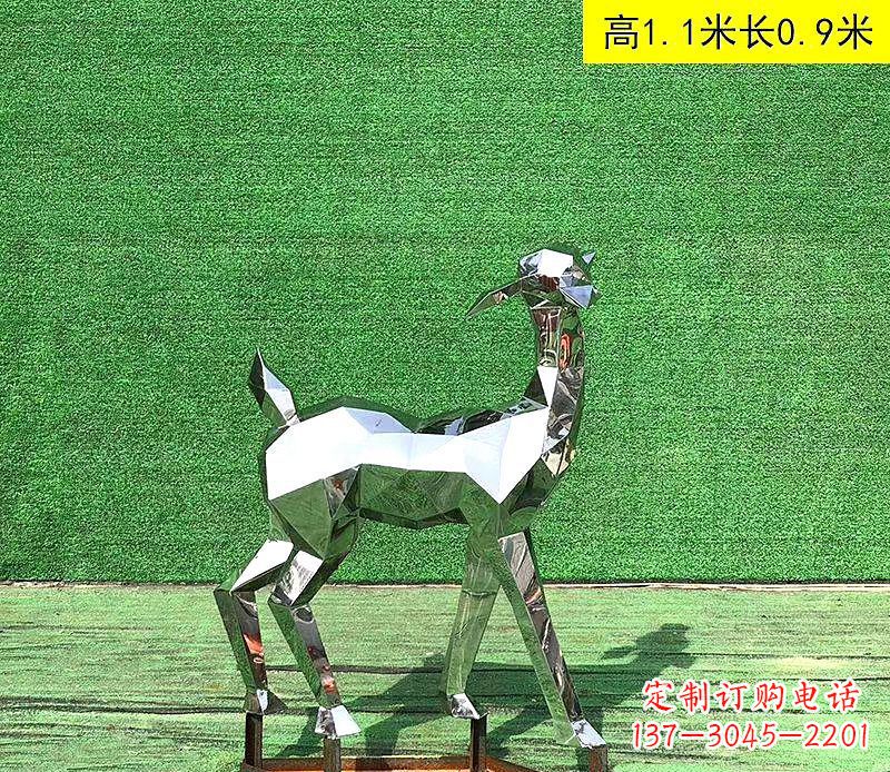 青海不锈钢小鹿雕塑精致而可爱