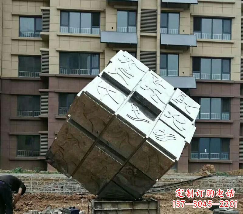 青海不锈钢抽象魔方雕塑