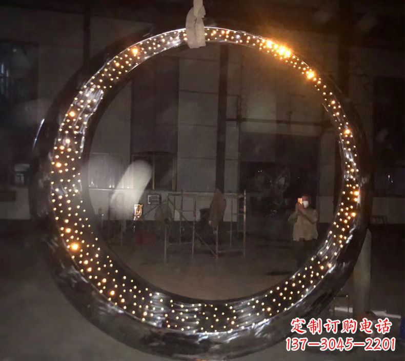 青海璀璨夜空,不锈钢发光月亮雕塑