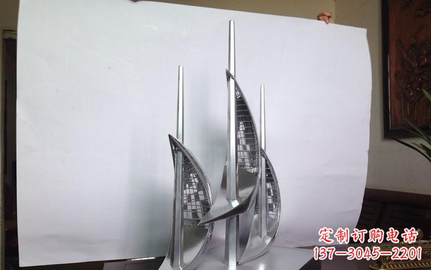 青海不锈钢帆船雕塑传承精神的象征