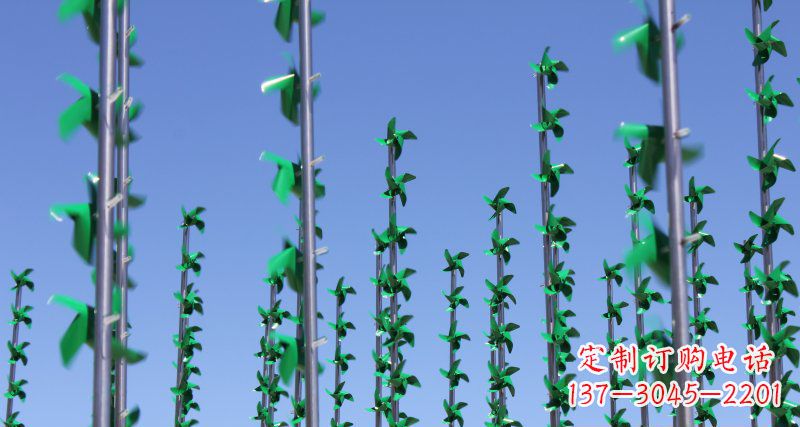 青海螺旋风车给广场景观带来的旋转欢乐