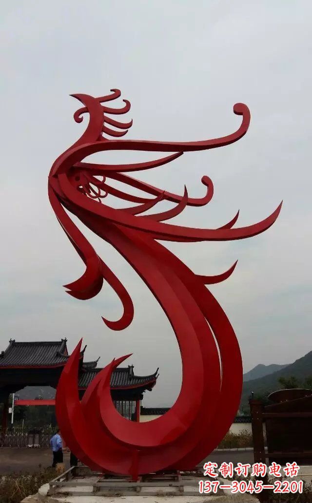 青海凤凰雕塑象征着和平与繁荣
