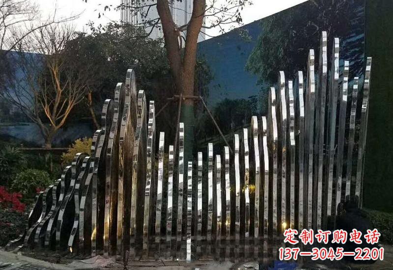 青海不锈钢公园里的假山雕塑
