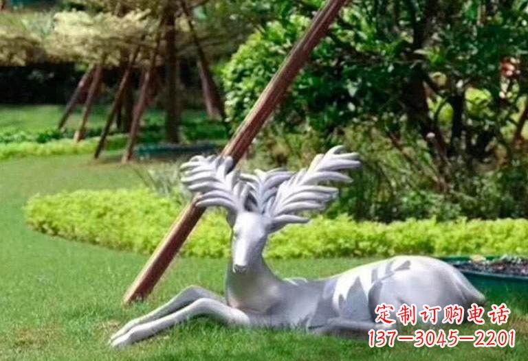 青海不锈钢公园大角鹿雕塑精致而美丽