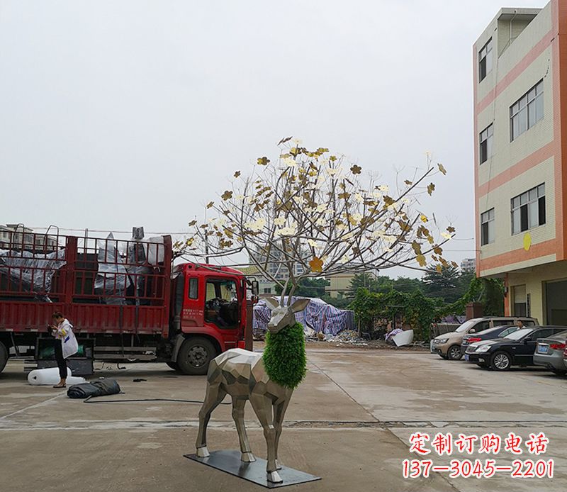 青海不锈钢公园的梅花鹿雕塑