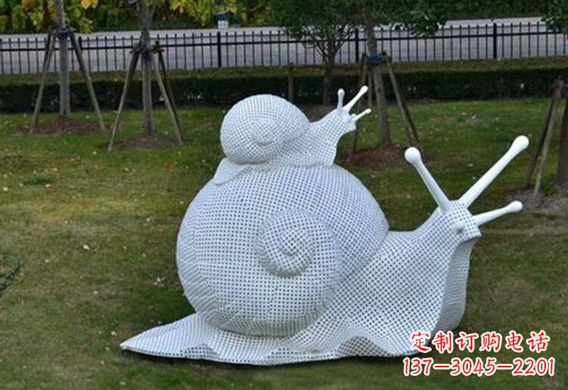 青海不锈钢公园的“母子蜗牛”雕塑