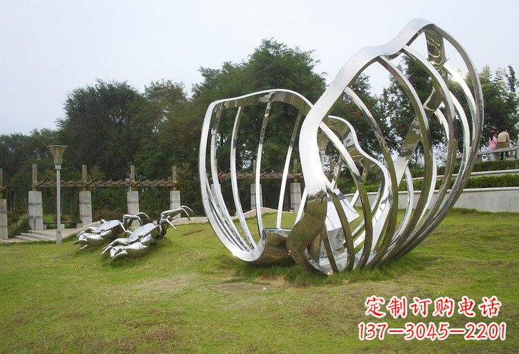 青海不锈钢公园里的贝壳雕塑