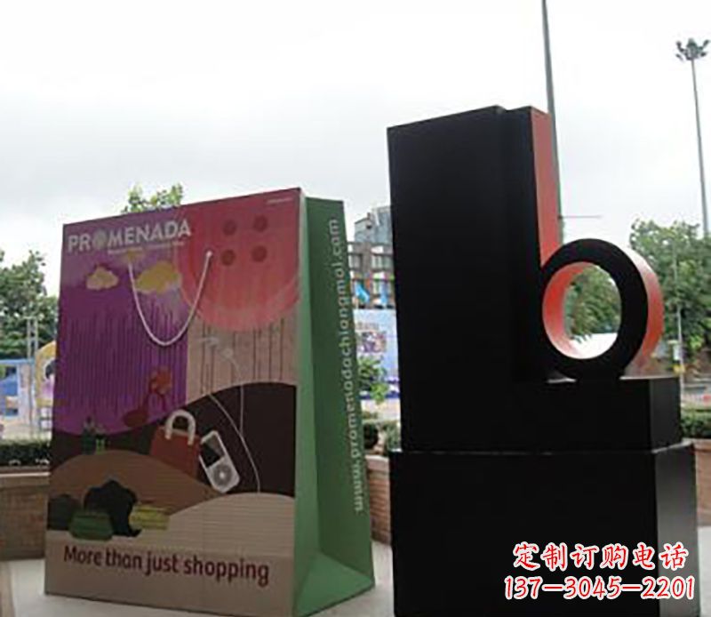 青海不锈钢购物袋雕塑为公园带来现代风格