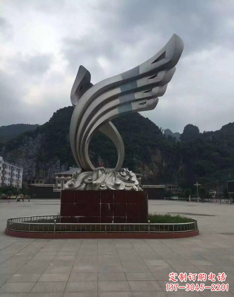青海翅膀雕塑——环绕不锈钢广场的精美艺术品