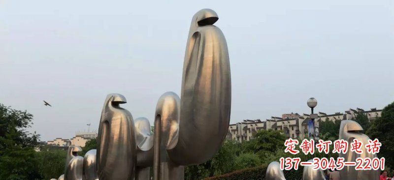 青海不锈钢广场上的骆驼雕塑