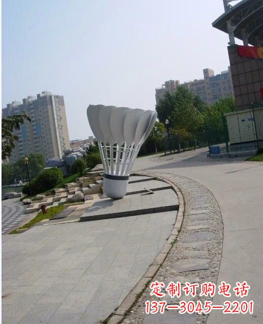 青海羽毛球雕塑一座展现精神风貌的艺术精品