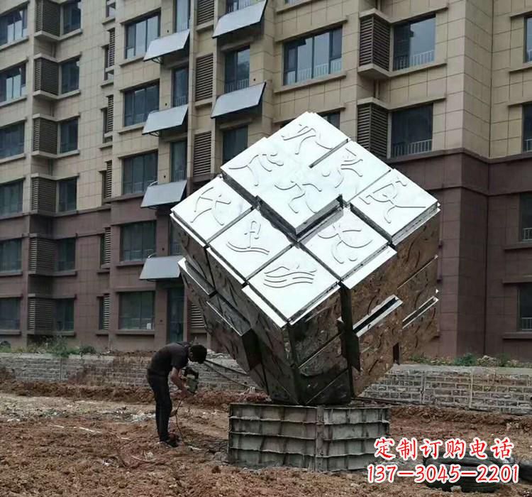 青海不锈钢景观魔方雕塑