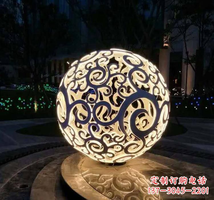 青海不锈钢镂空球喷泉雕塑艺术性的水景装饰