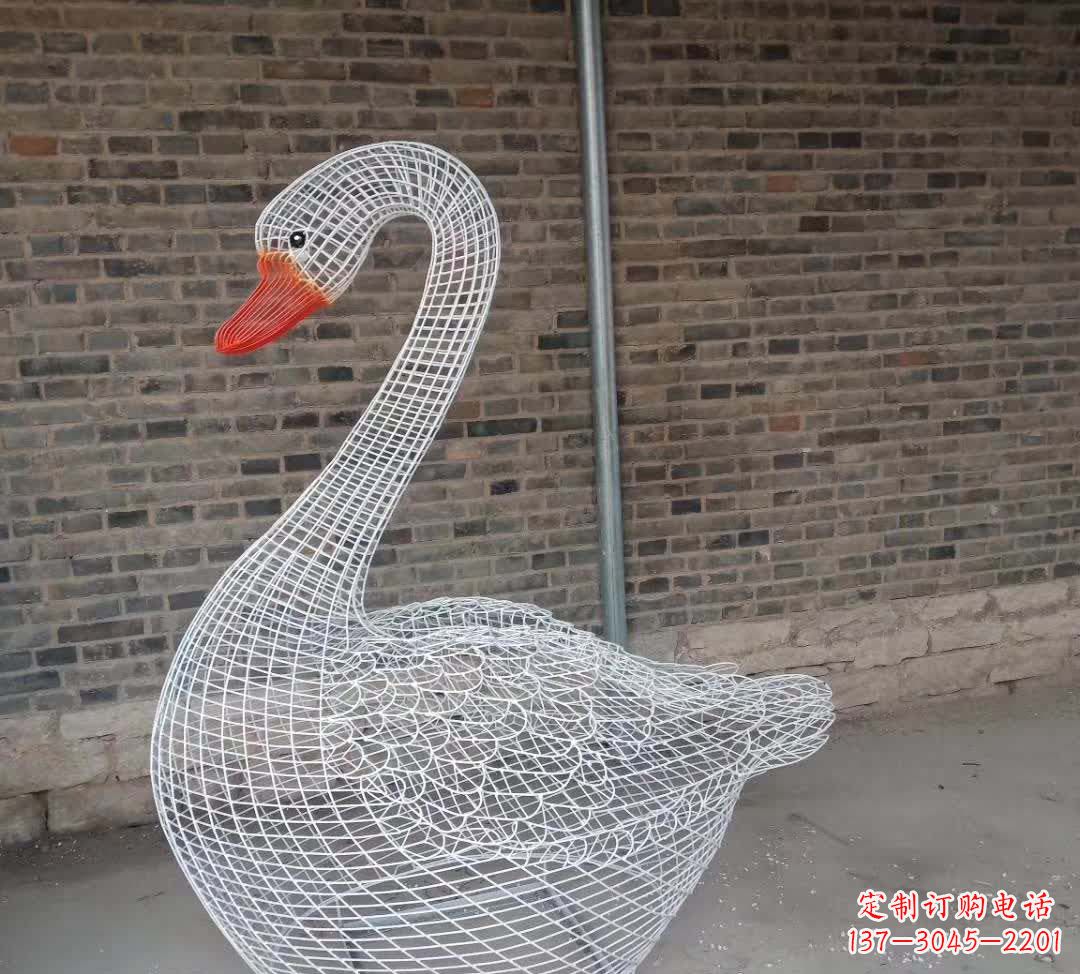 青海不锈钢镂空天鹅雕塑精美而优雅