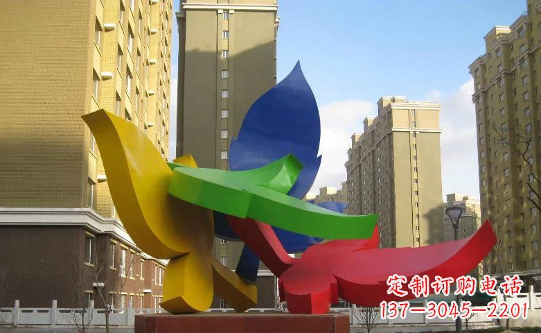 青海不锈钢树叶景观雕塑美丽而精致