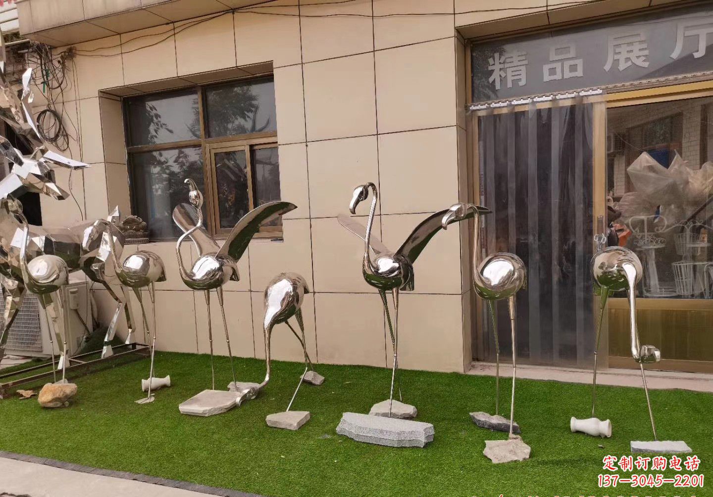 青海不锈钢仙鹤景观雕塑精美雕塑展现优美的仙鹤之美