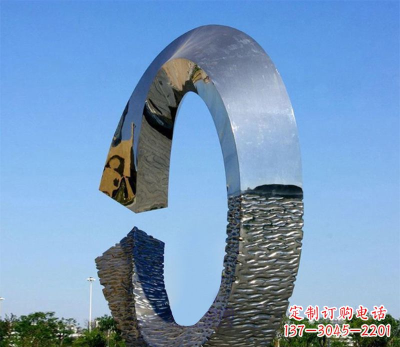 青海环绕着美好的景观雕塑