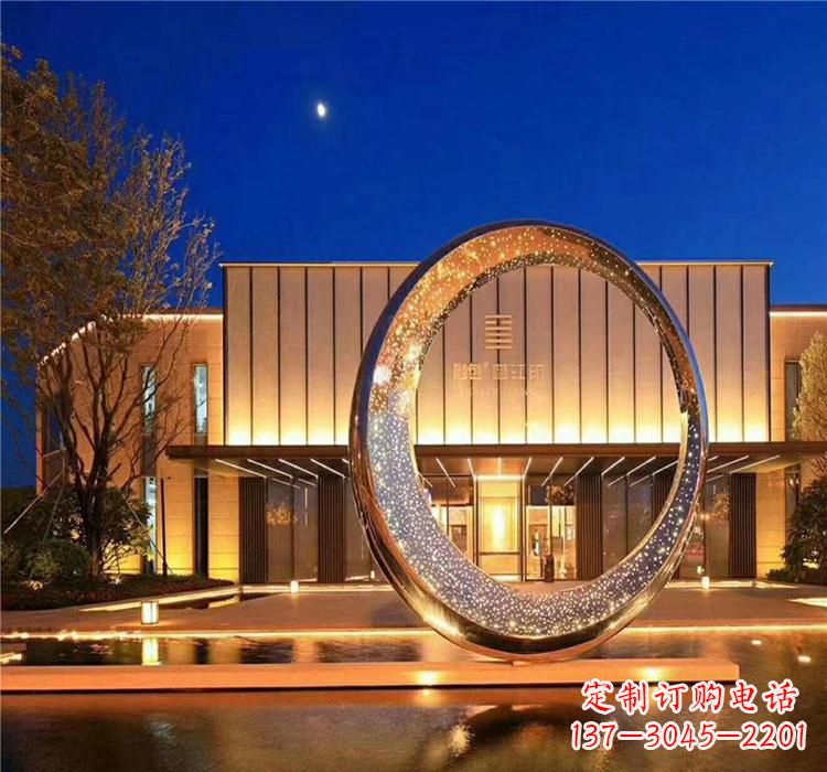 青海不锈钢圆环雕塑给空间增添无限美感