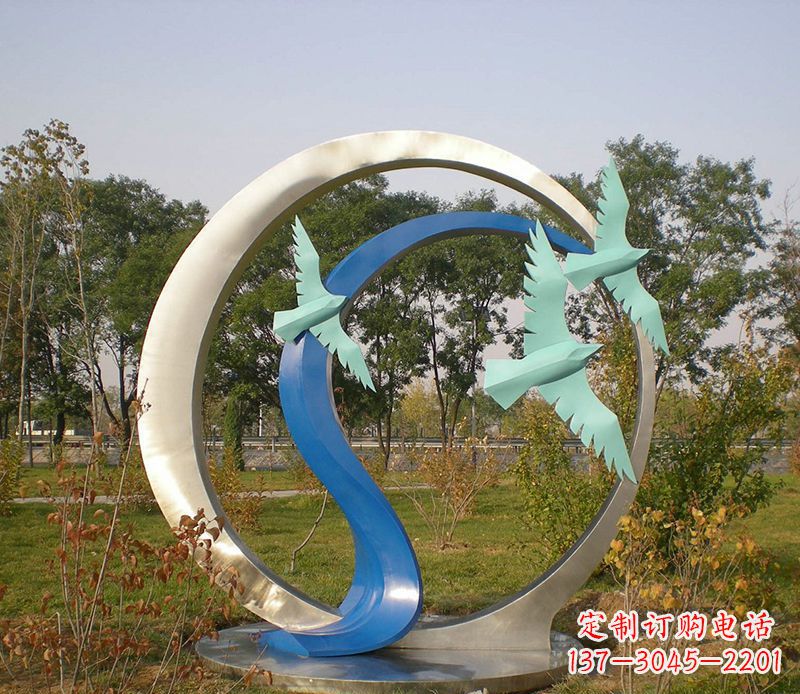 青海不锈钢圆环雕塑精致而优雅