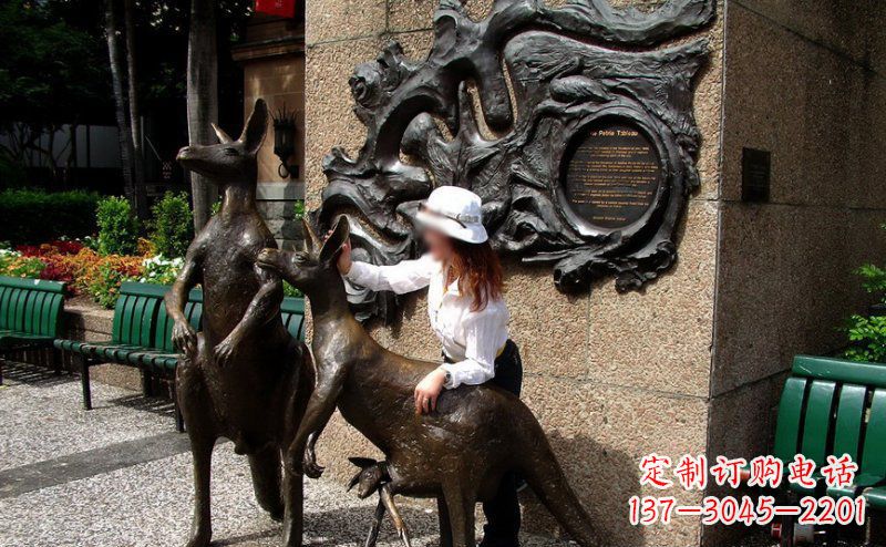 青海袋鼠雕塑——装点步行街的美丽风景