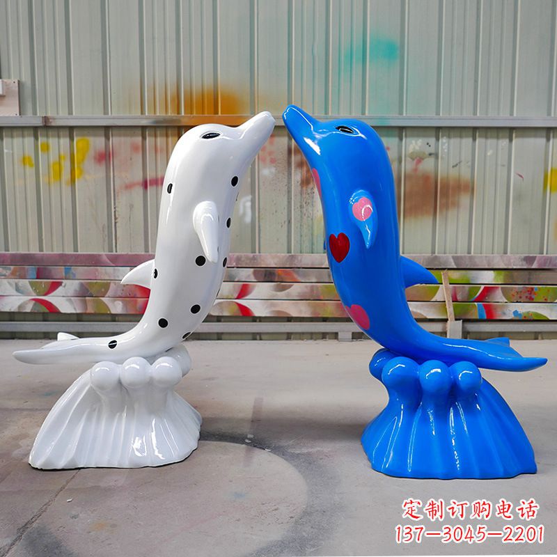 青海彩绘玻璃钢海豚雕塑,一蓝一白2只
