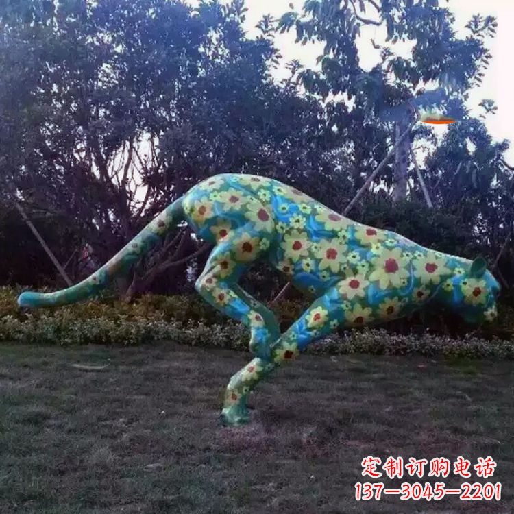 青海玻璃钢彩绘豹子雕塑艺术与自然的完美结合