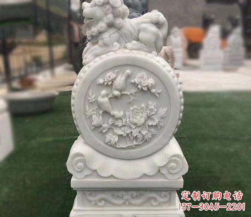 青海草白玉麒麟浮雕门墩