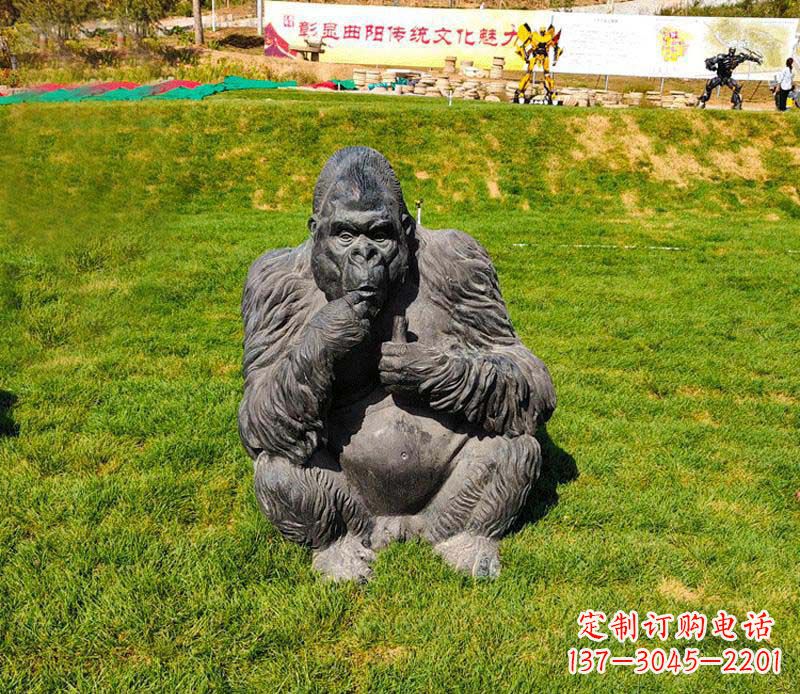 青海猩猩雕塑——草坪猩猩公园的艺术精品