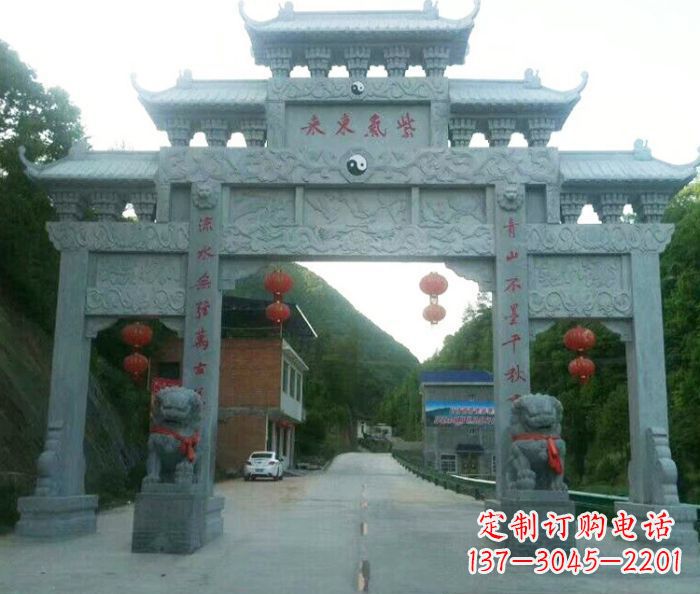 青海“村口三门石雕牌楼——传承文化的艺术”