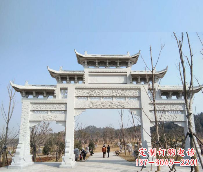 青海“村口三门石雕牌楼”——悠久历史的见证