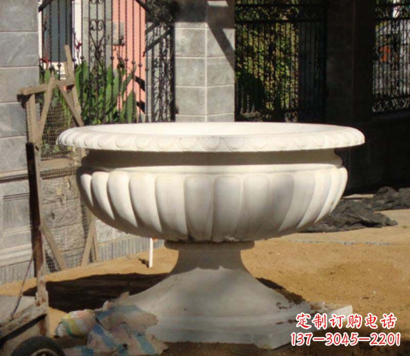 青海精美大理石花盆雕塑