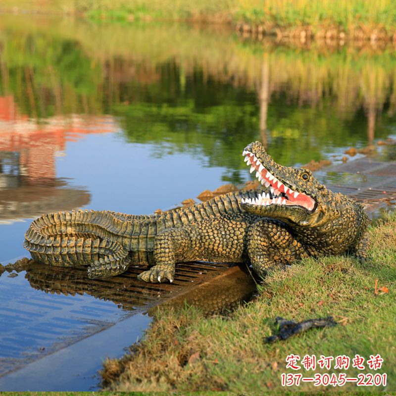 青海仿真鳄鱼雕塑湿地公园水塘水景动物摆件