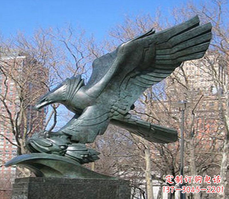 青海飞鹰石雕动物景观雕塑