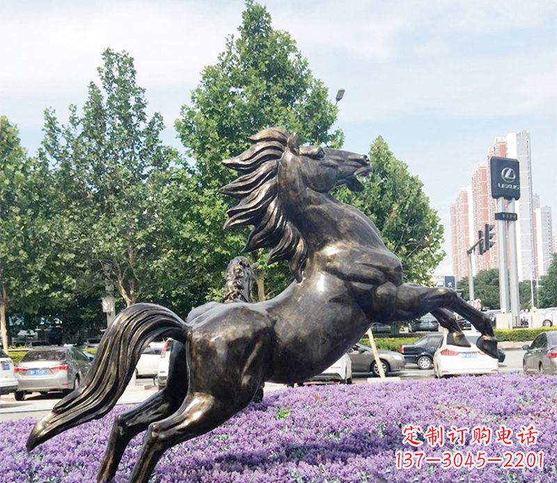青海公园奔马铜雕