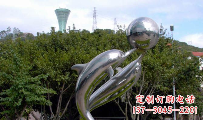 青海高贵静谧的不锈钢海豚顶球雕塑