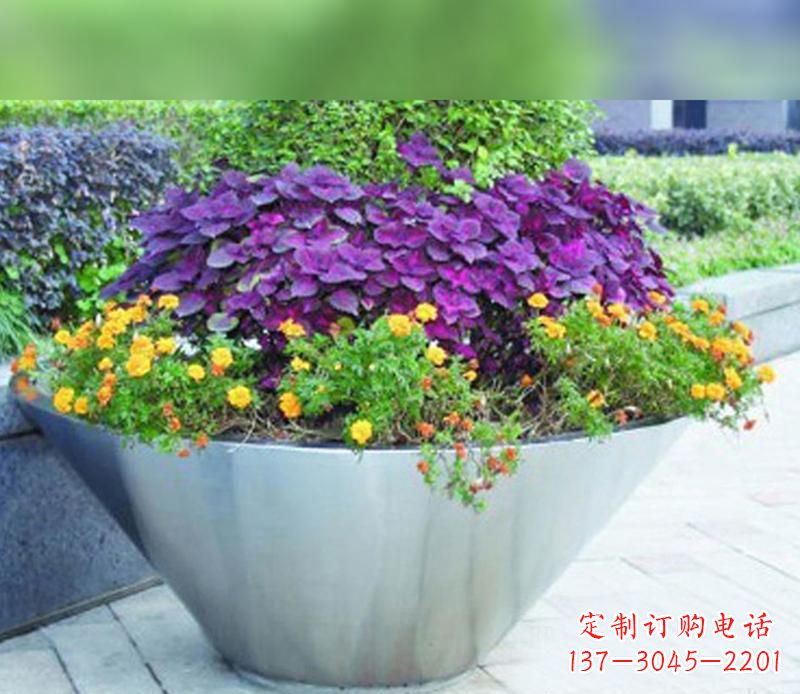 青海中领雕塑精致无比的花盆雕塑