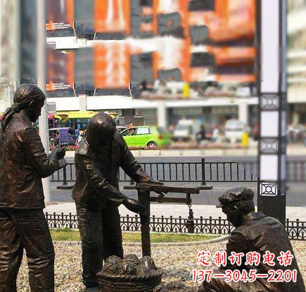 青海公园称白菜的人物小品铜雕