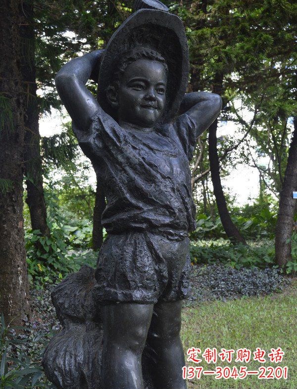 青海公园戴草帽的小男孩人物铜雕